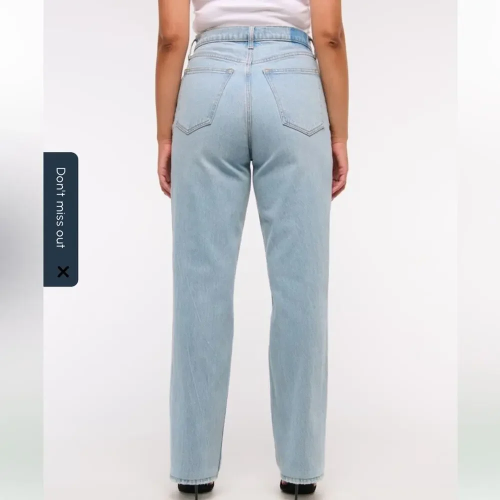 Abercrombie The 90’s Straight Ultra High Rise Blow Out Knee Jeans